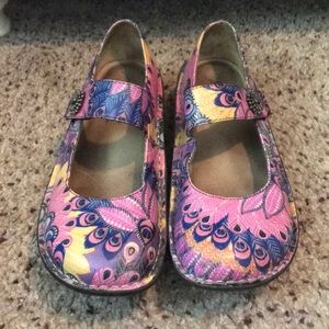 Algeria slip resistant shoes